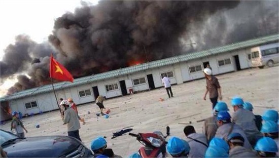 台塑河静钢厂工地遭到越南反华示威者冲击（图片来自&nbsp;