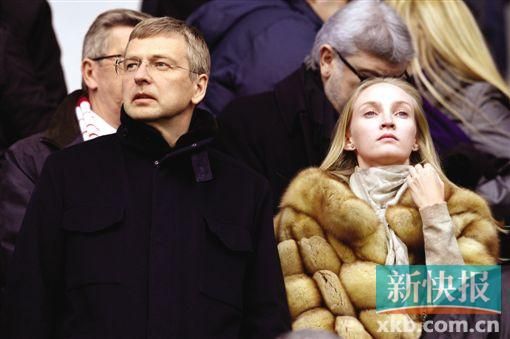 雷波诺列夫是俄罗斯有名的化肥大亨,与前妻叶莲娜相 