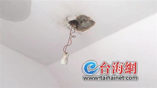屋顶被雷击穿1