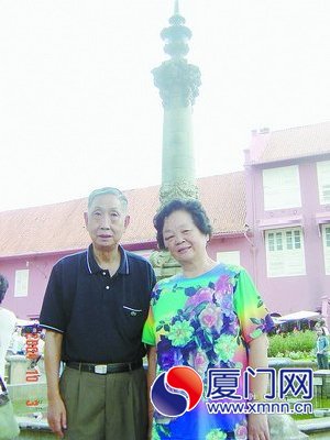 陈晋秋喜欢旅游，也喜欢穿鲜艳的衣裳