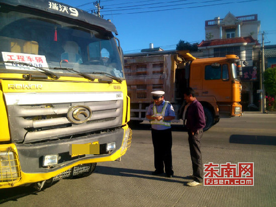 漳州各地交警多措并举