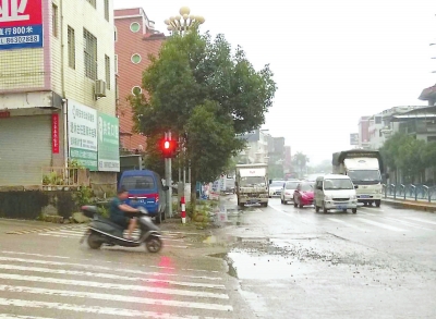 省道308线与溪美莲塘村交叉路口已安装灯控设施，交&nbsp;