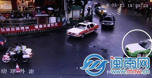 刘建军的出租车跟在后面