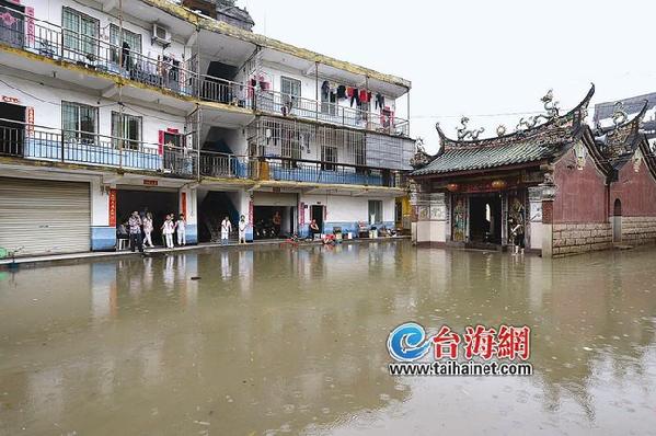 昨日厦门一场暴雨 警方7个小时接到17起积水报警