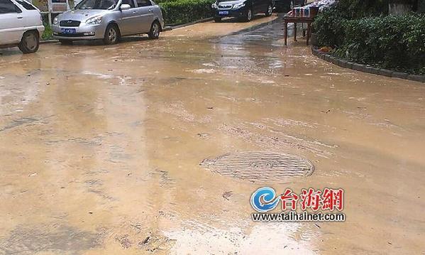 昨日厦门一场暴雨 警方7个小时接到17起积水报警4