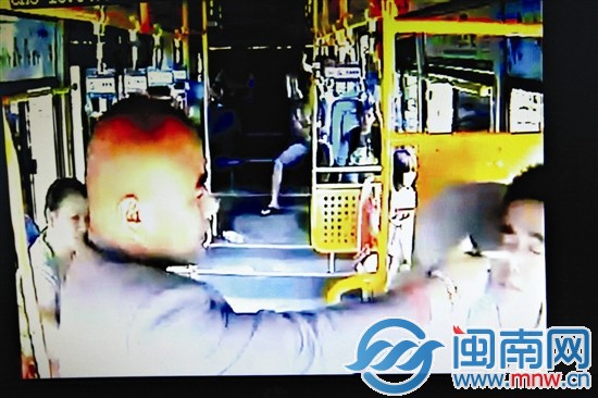 未到站拒下客 公交司机遭袭击