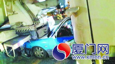 出租车成“夹心饼干”