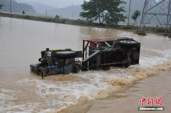 湖南省辰溪县普降暴雨，造成全县30个乡镇