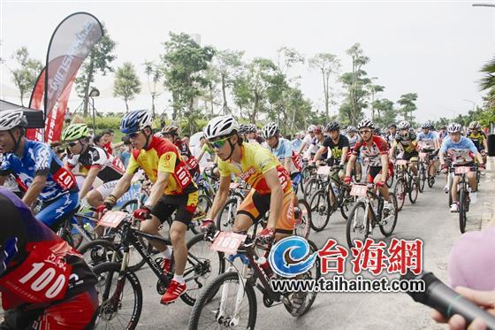 400名选手骑行 倡导绿色出行