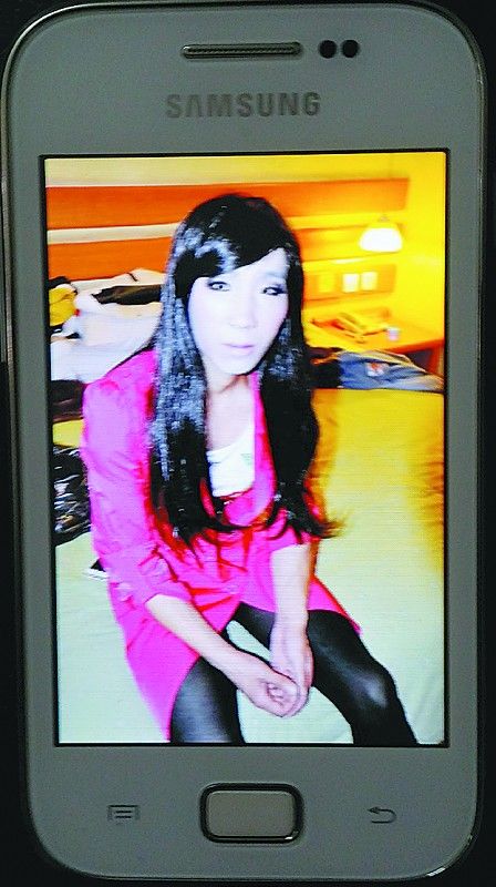 男子扮人妖招揽生意