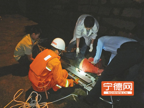 柘荣一醉酒女沉睡河岸边 众人施救还遭怒斥