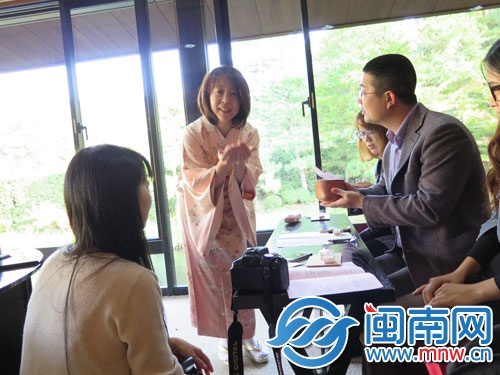 去年11月，海都观察团在日本体验茶道