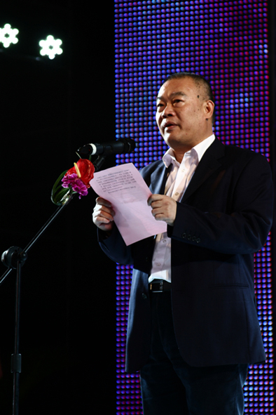 学校党委副书记陈小波