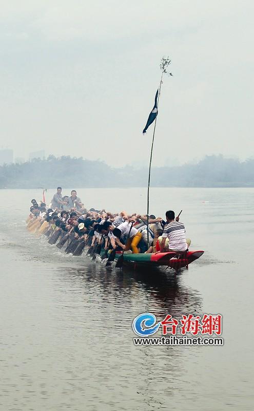 端午时漳州各地上演龙舟赛“扒龙船 ”1