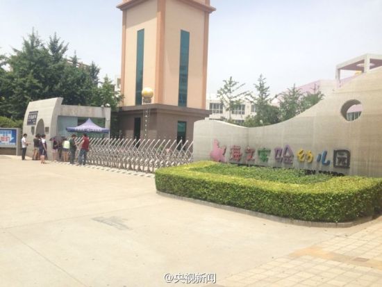 郑州一幼儿园安全演示时 警察枪支“走火”