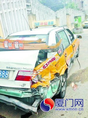 刘师傅的车已“面目全非”。