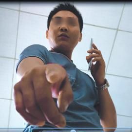 警察用手机取证被保安抢夺了手机。