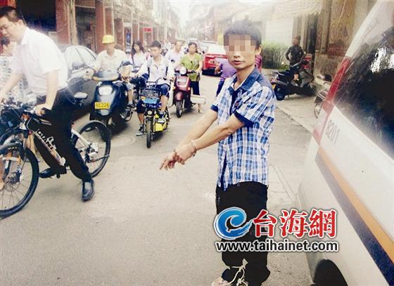 拖行十几米小车撞人逃逸