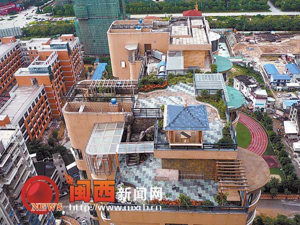 家和天下十一号楼楼顶违建“有点牛”
