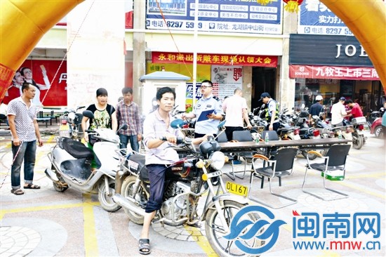 杨先生凌晨丢的车当天中午就找到了