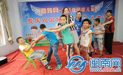 自闭症儿童上台表演，时间短却十分不易