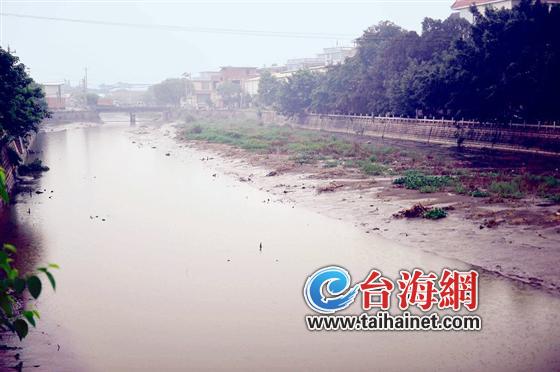 各种污水直排河中