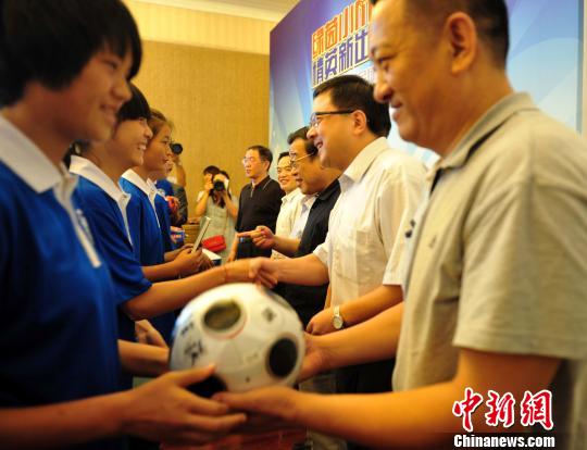 中国首批少年女足将赴巴西留学1