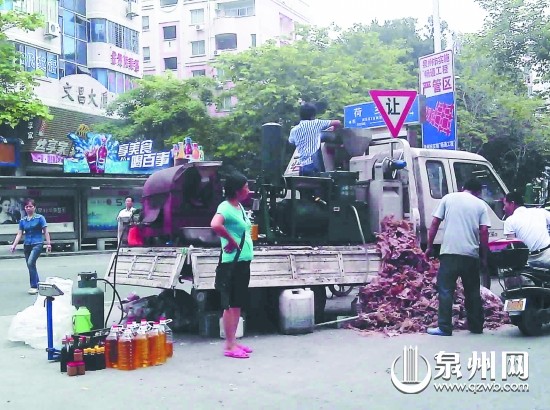 街头现榨油 莫要随便买