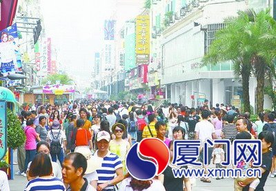端午小长假，中山路人流如潮