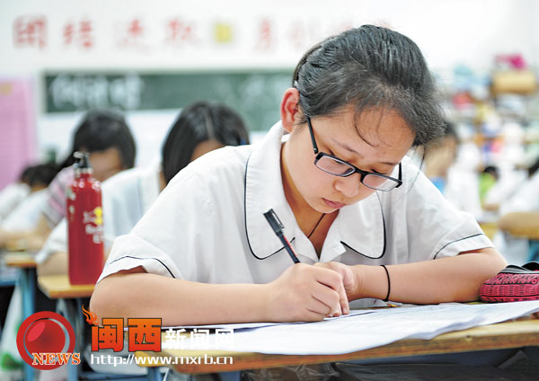 今年高考龙岩市报名考生17806人 比去年减少2518人