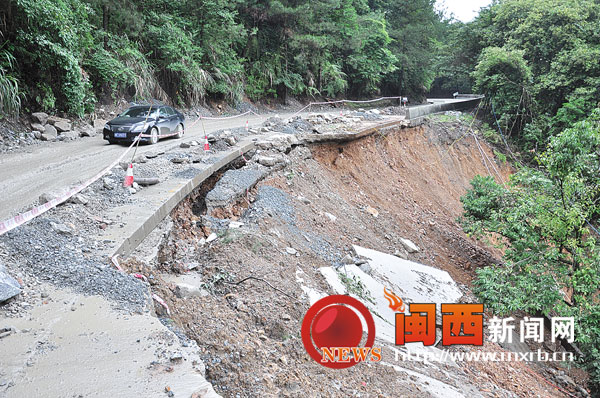 新罗往漳平永福省道因连日暴雨多处出现塌方