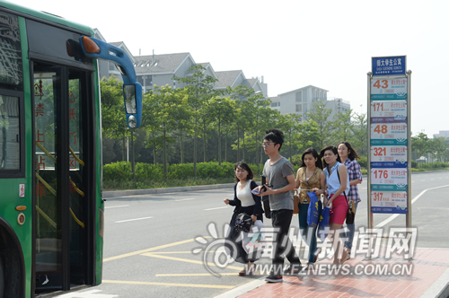 大学城公交车站无顶棚