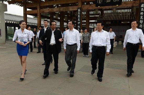 中纪委原书记贺国强到贵阳孔学堂考察