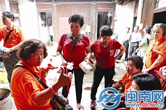 1吃劲道卤面 听浓浓乡音