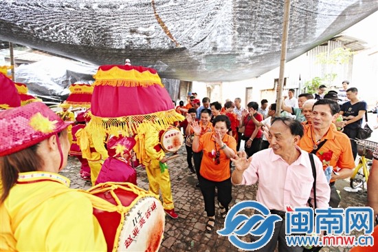 吃劲道卤面 听浓浓乡音