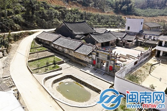 霞寨镇钟腾村