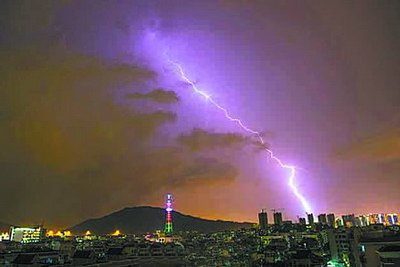 昨夜电闪雷鸣