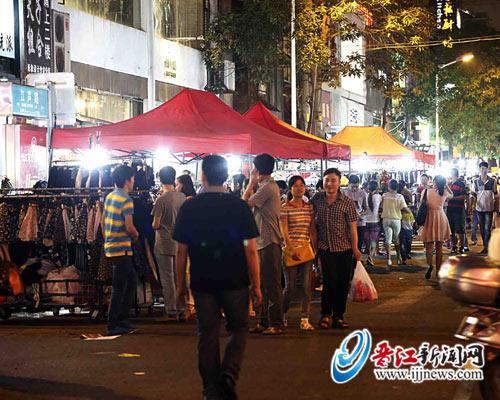 江声路夜市。