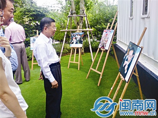 市民观赏图片