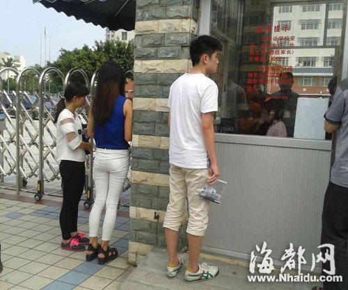 三中金山分校，三位迟到考生