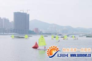 波光粼粼的海沧湖湖面上百舸争流