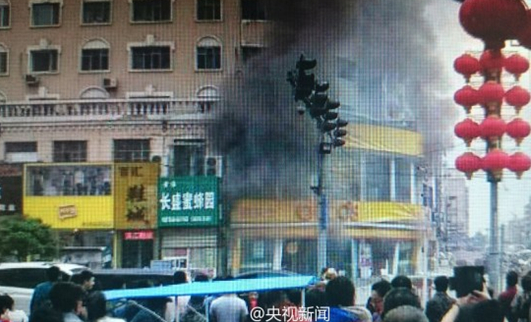 初步统计造成2名警察受伤，暂定刑事案件。当地将在 