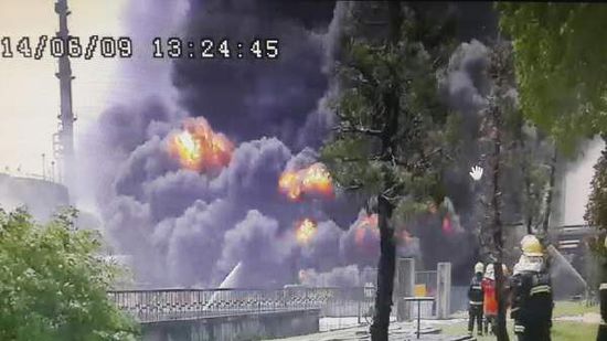 南京六合区扬子石化公司爆炸物附近有多罐酸性水