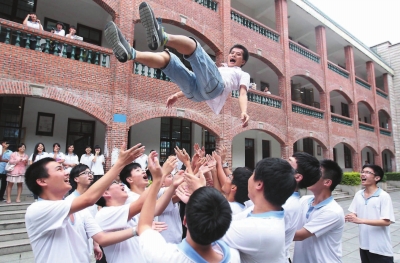 高考结束，松了一口气的国光高级中学高三9班学子， 