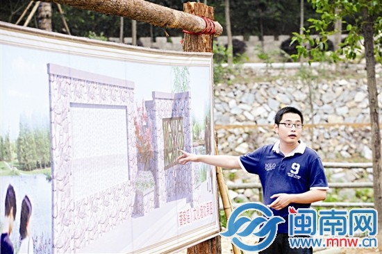 甘炜在介绍旅游规划