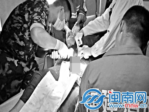 欧乾坤利用切割机对钢管进行切割