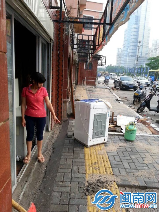 沿街立面改造 雨水流进店里1