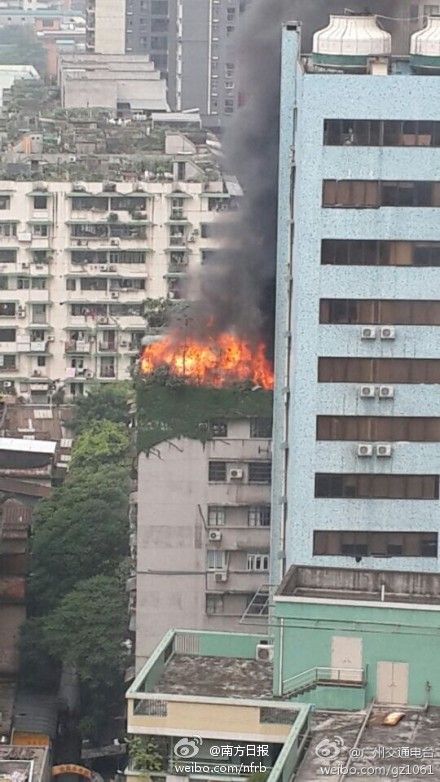 广州中山七路中国人寿附近建筑物发生火灾