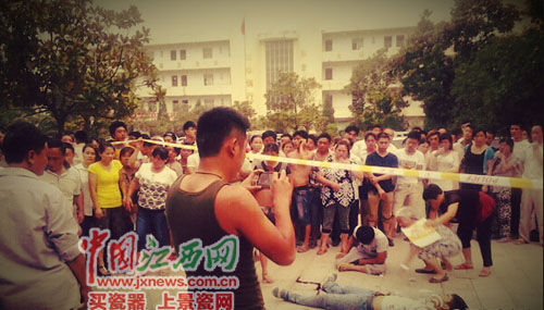 江西乐平港口中学初中生被割喉身亡
