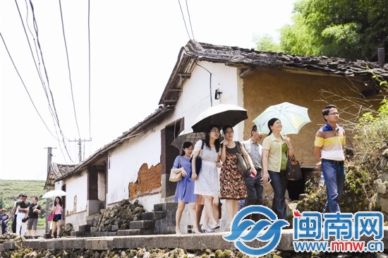 昨日上午参观后，读者们都说，没想到梁老的故居这么 